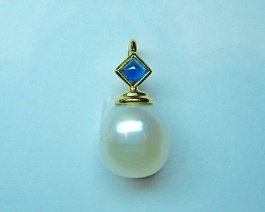South Sea Cultured Pearl with Blue Sapphire Pendant